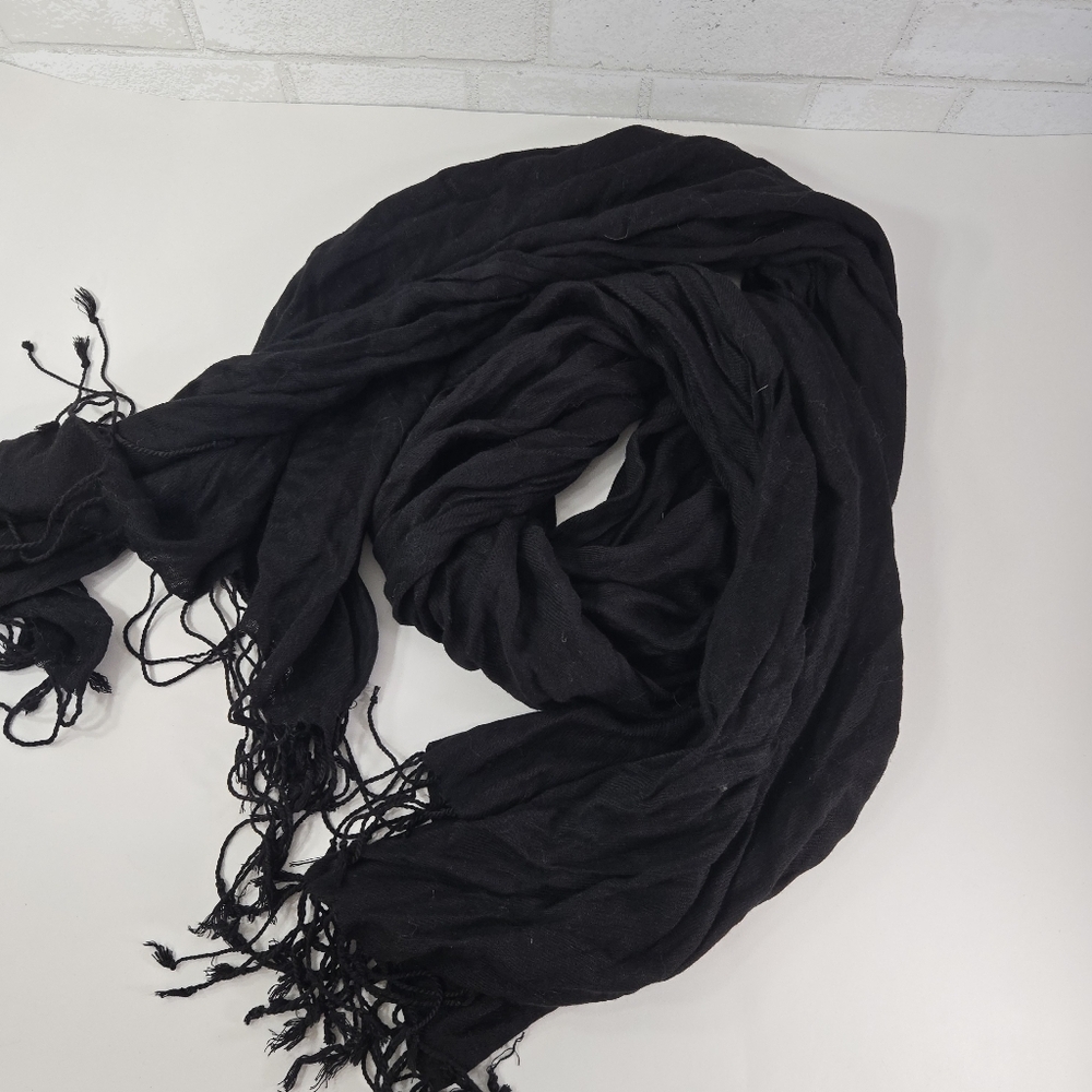 Black‎ fringe scarf